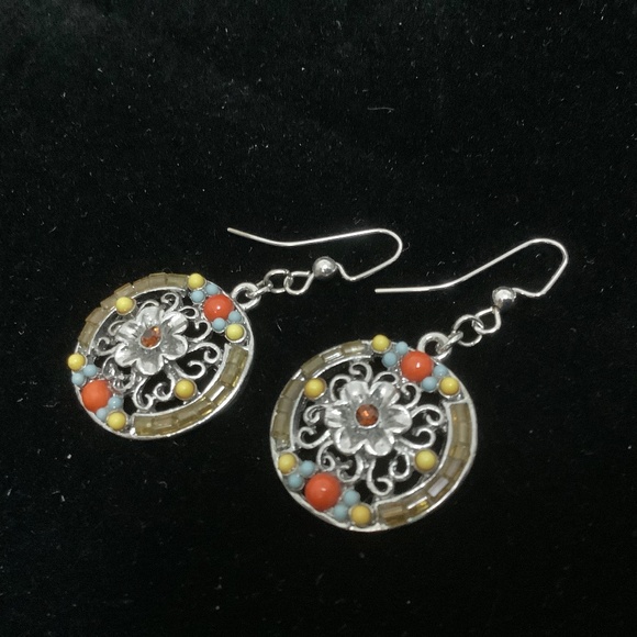 New Silver Tone Vintage Style Dangling Fashion Earrings - Picture 4 of 5